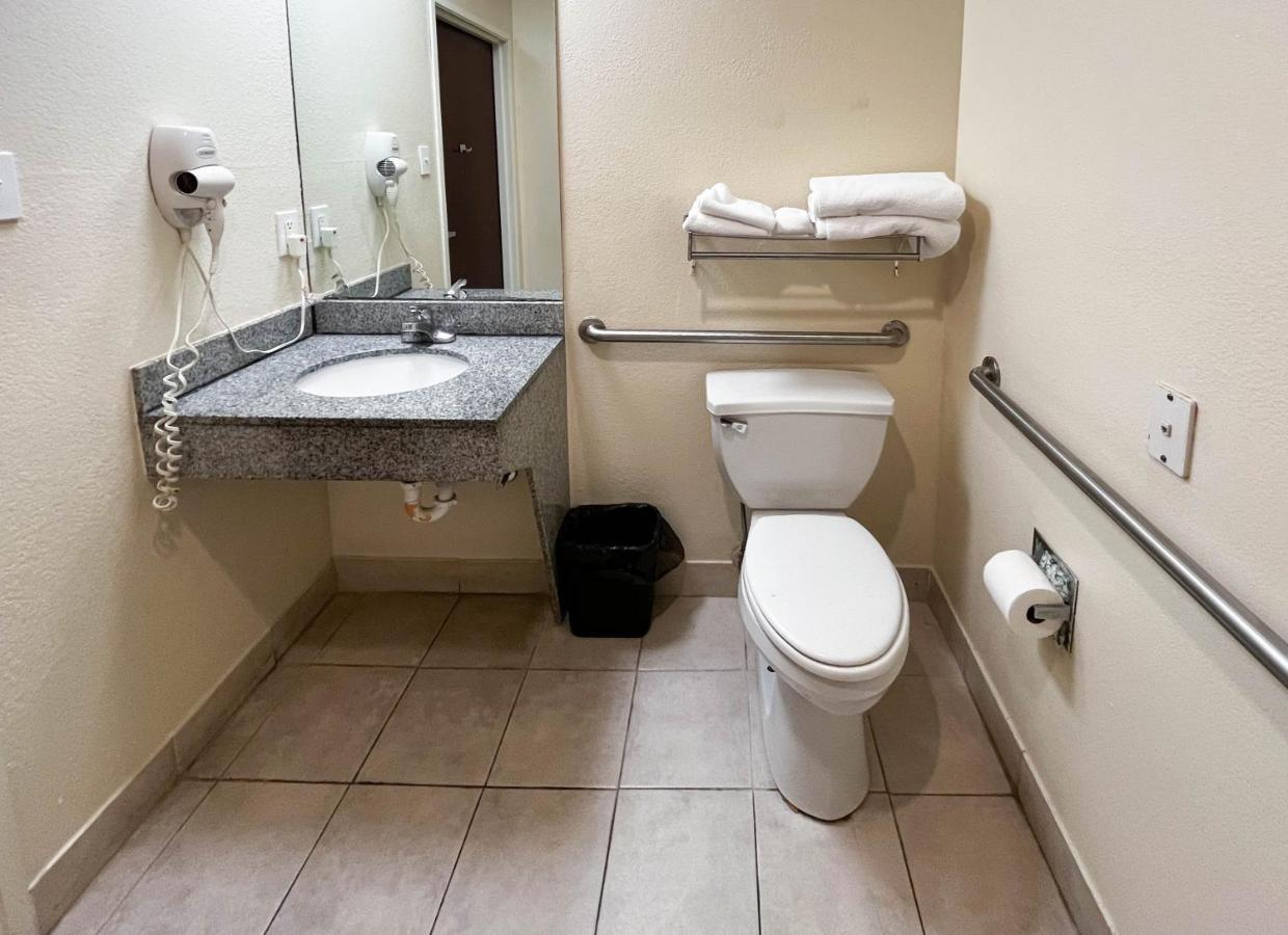 Executive Inn & Suites Breaux Bridge, La Экстерьер фото