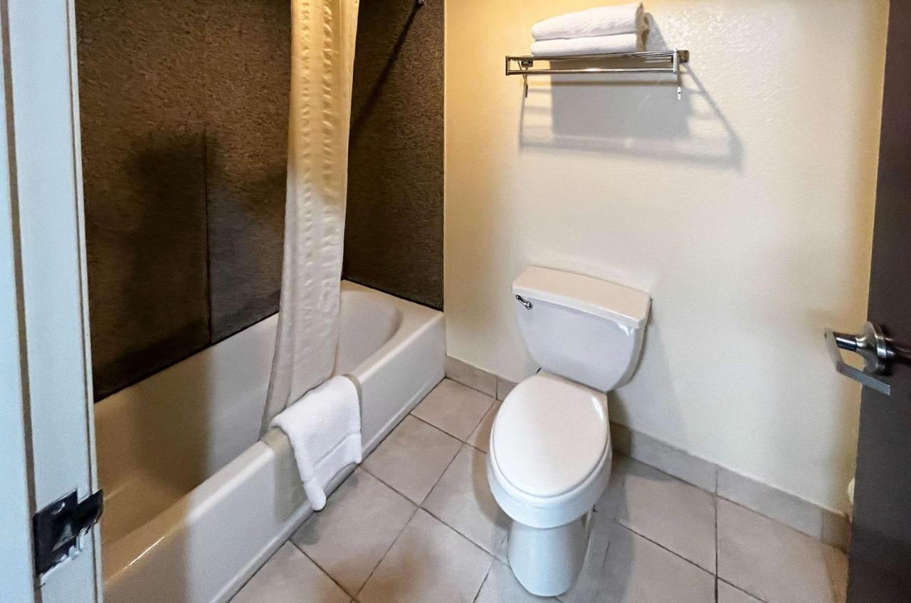 Executive Inn & Suites Breaux Bridge, La Экстерьер фото