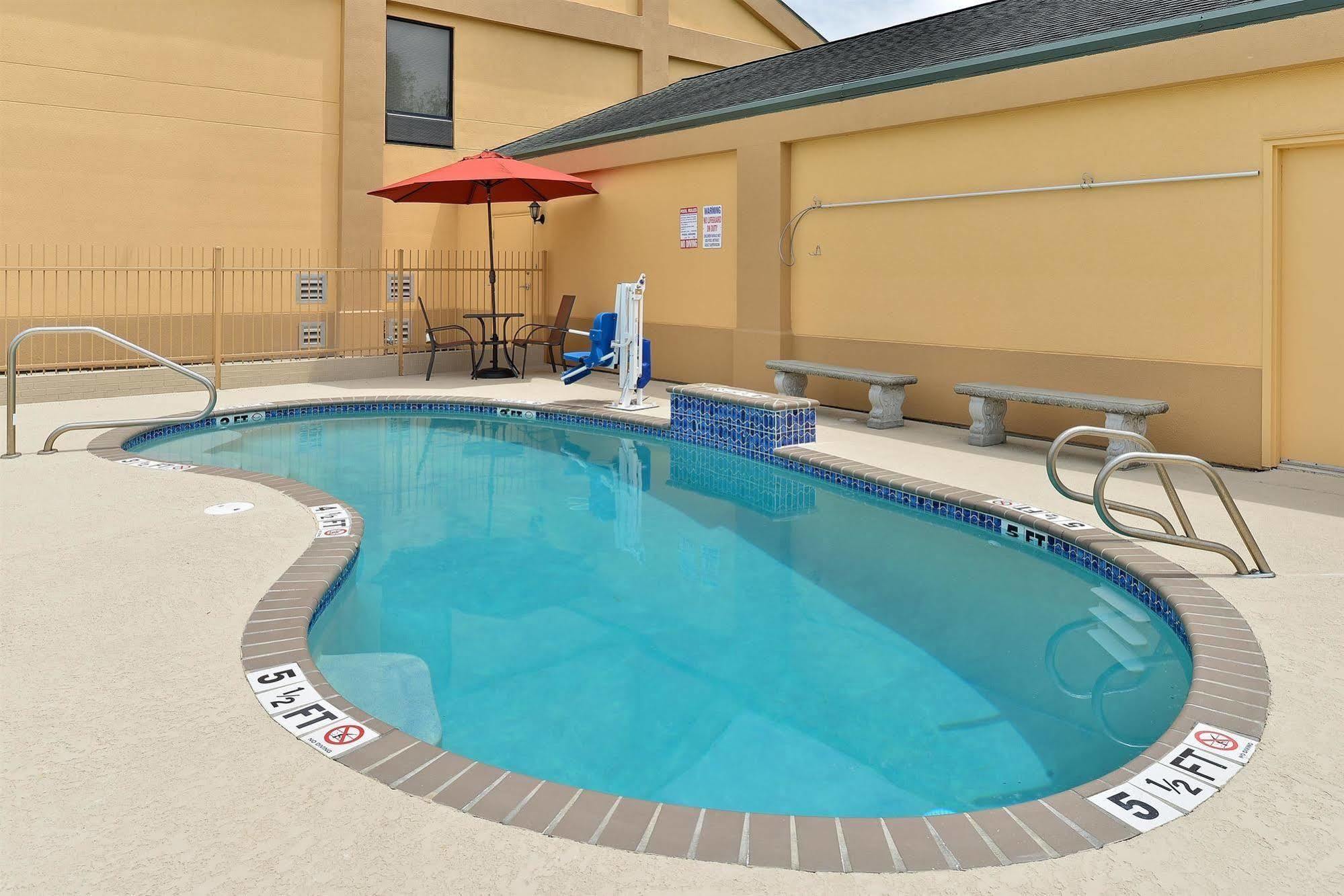 Executive Inn & Suites Breaux Bridge, La Экстерьер фото